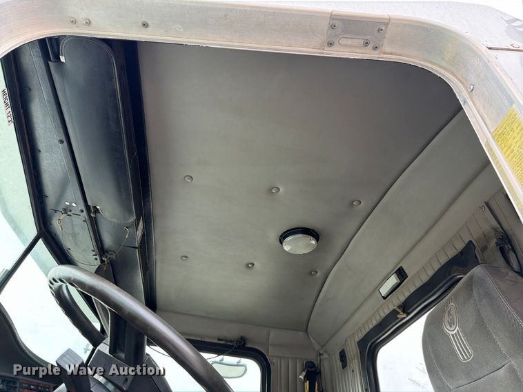 image for item FN5882 2002 Kenworth T800 crane truck