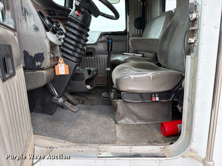 image for item FN5882 2002 Kenworth T800 crane truck