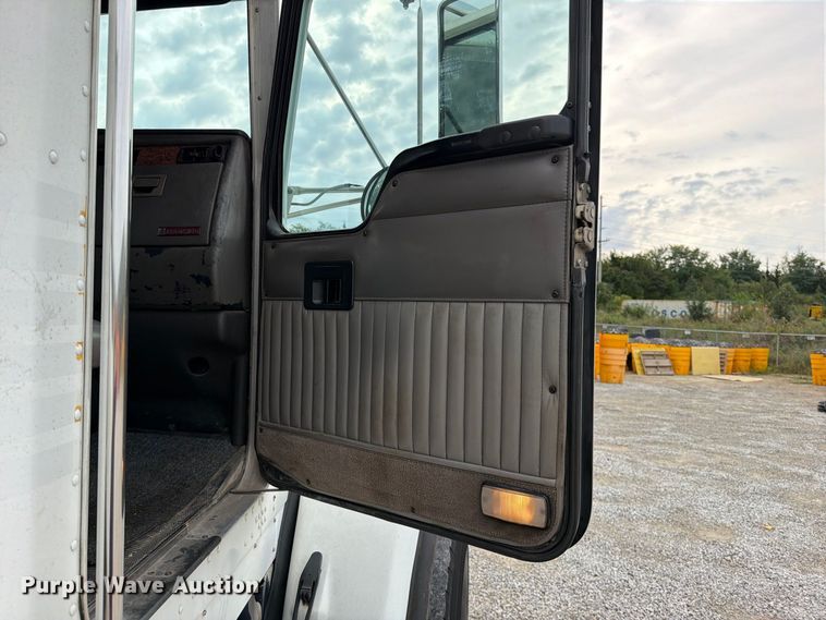 image for item FN5882 2002 Kenworth T800 crane truck