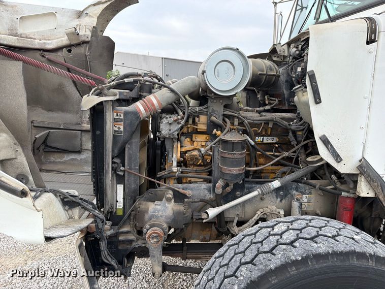 image for item FN5882 2002 Kenworth T800 crane truck