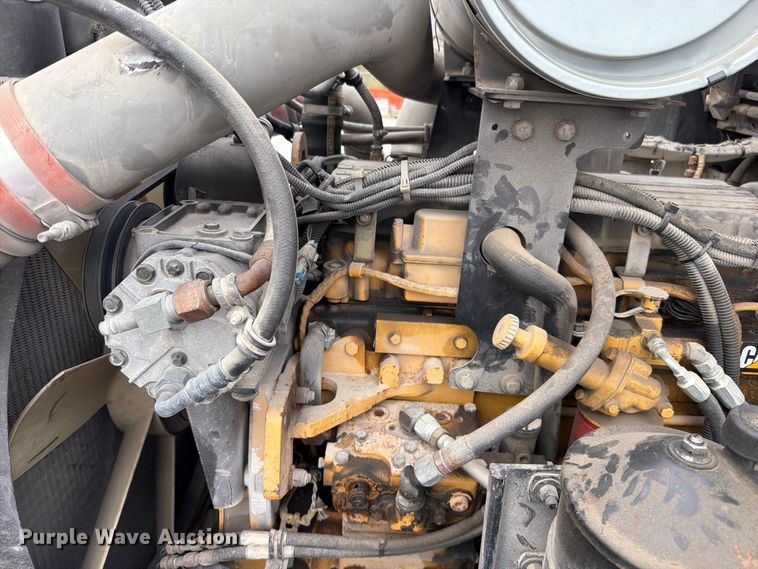 image for item FN5882 2002 Kenworth T800 crane truck