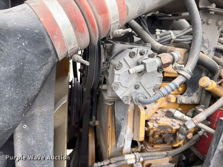 image for item FN5882 2002 Kenworth T800 crane truck