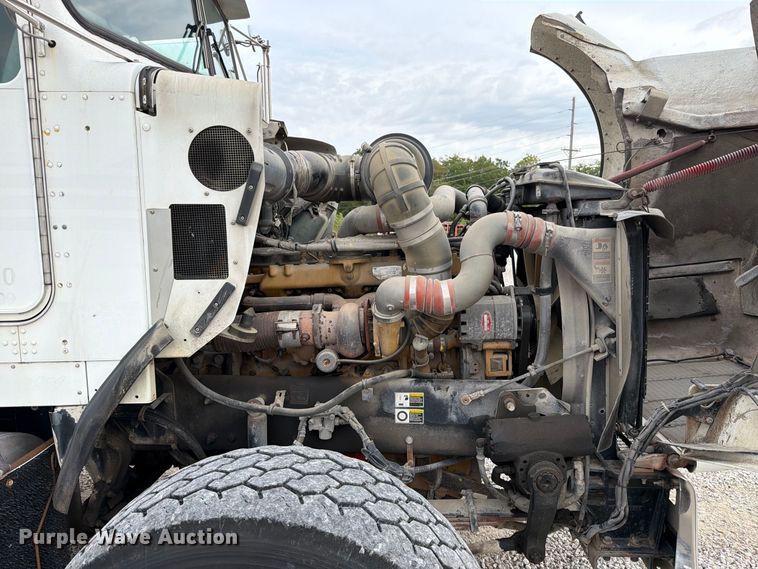 image for item FN5882 2002 Kenworth T800 crane truck