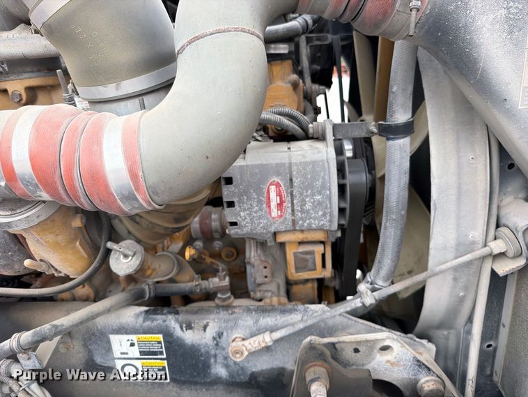 image for item FN5882 2002 Kenworth T800 crane truck