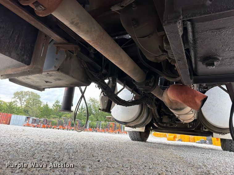 image for item FN5882 2002 Kenworth T800 crane truck