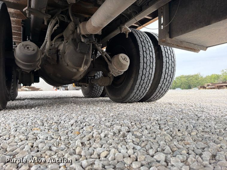 image for item FN5882 2002 Kenworth T800 crane truck