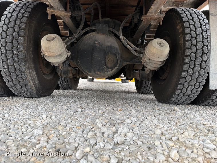 image for item FN5882 2002 Kenworth T800 crane truck