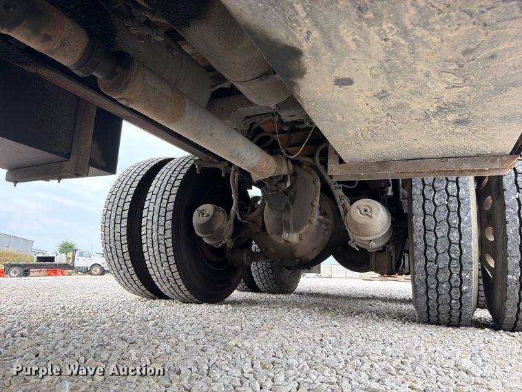 image for item FN5882 2002 Kenworth T800 crane truck