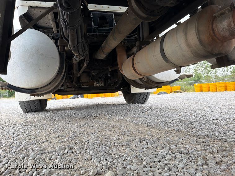 image for item FN5882 2002 Kenworth T800 crane truck