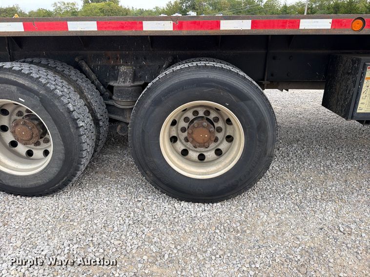 image for item FN5882 2002 Kenworth T800 crane truck