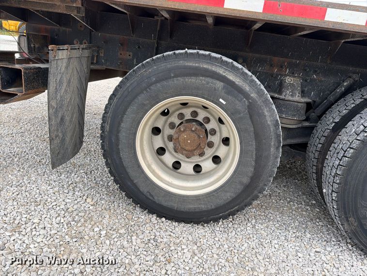 image for item FN5882 2002 Kenworth T800 crane truck