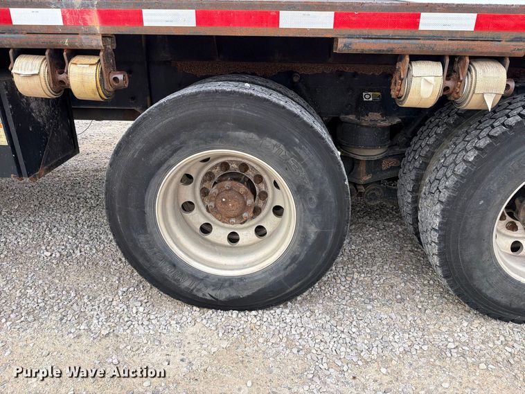 image for item FN5882 2002 Kenworth T800 crane truck