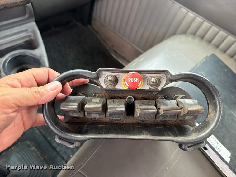 image for item FN5882 2002 Kenworth T800 crane truck