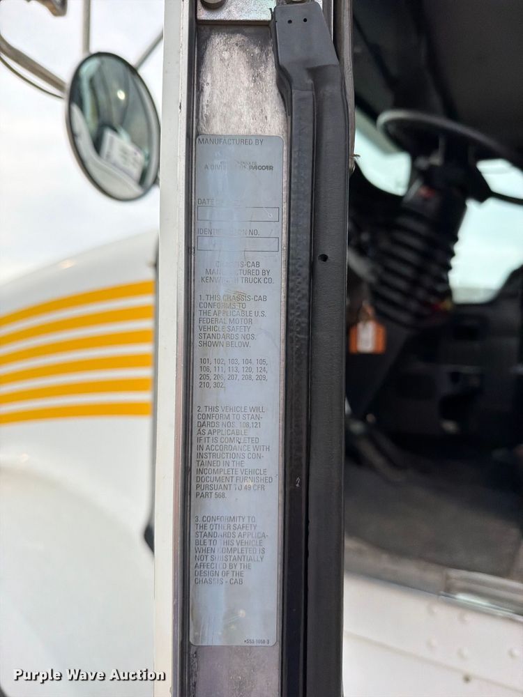 image for item FN5882 2002 Kenworth T800 crane truck