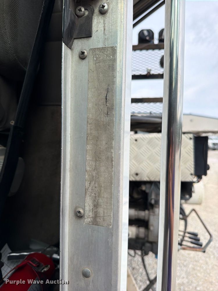 image for item FN5882 2002 Kenworth T800 crane truck