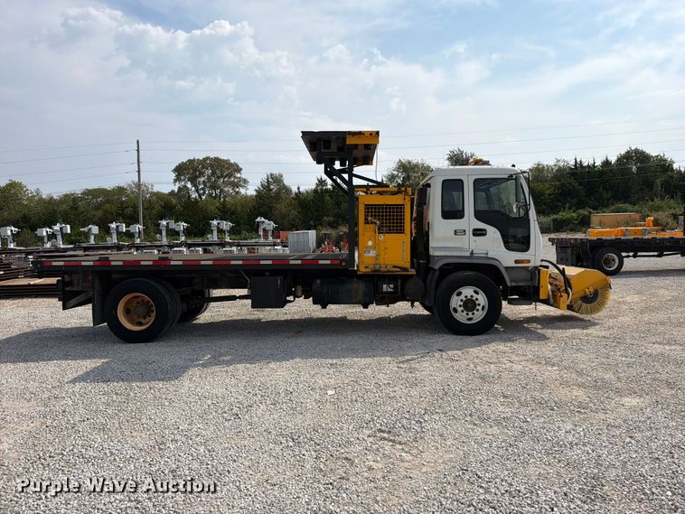 image for item FN5884 1998 GMC T7500 flatbed truck