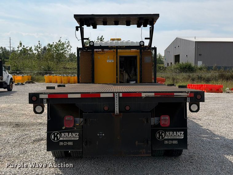 image for item FN5884 1998 GMC T7500 flatbed truck