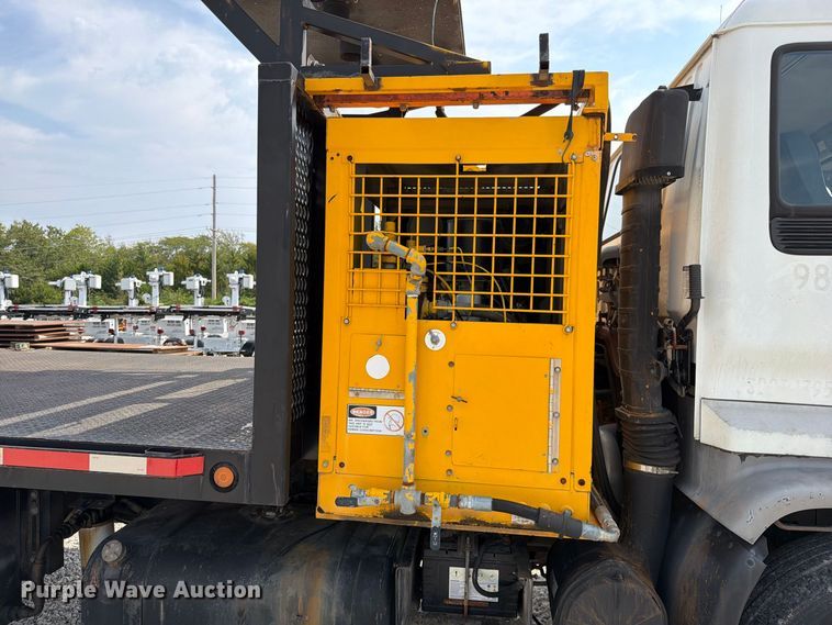 image for item FN5884 1998 GMC T7500 flatbed truck