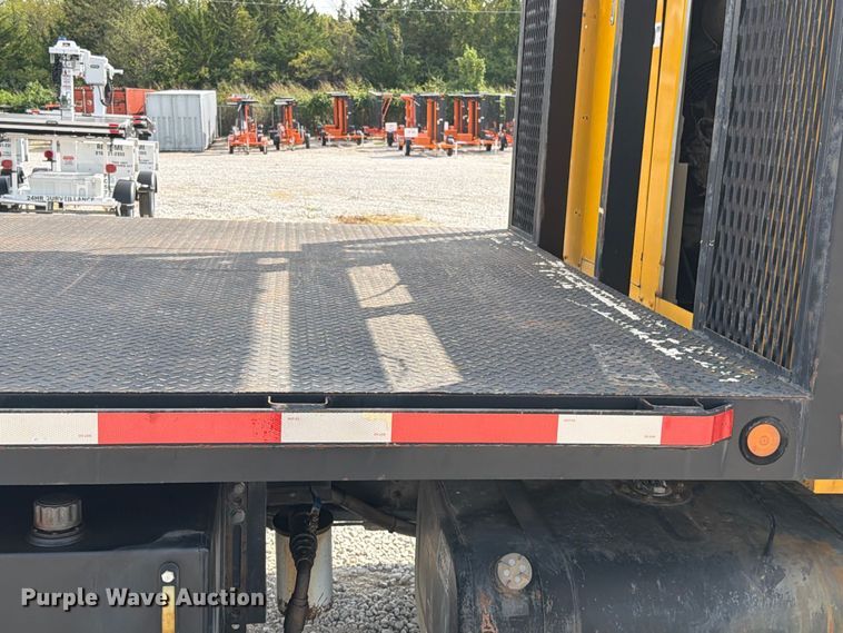 image for item FN5884 1998 GMC T7500 flatbed truck