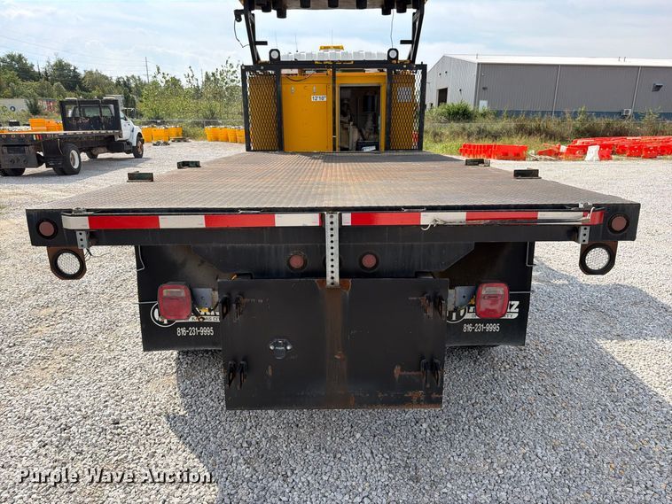 image for item FN5884 1998 GMC T7500 flatbed truck