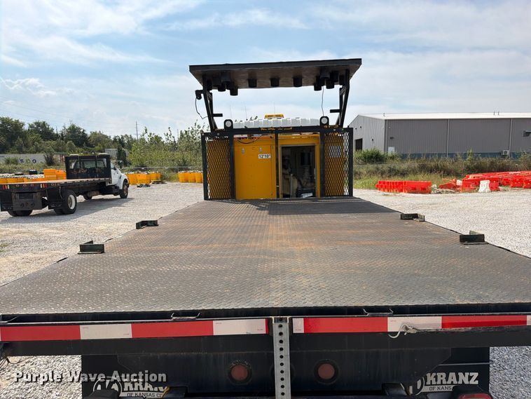 image for item FN5884 1998 GMC T7500 flatbed truck