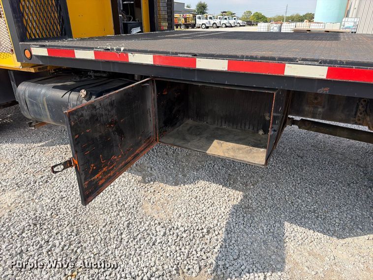 image for item FN5884 1998 GMC T7500 flatbed truck