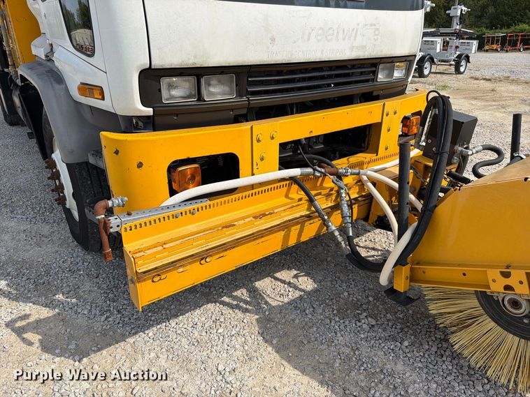 image for item FN5884 1998 GMC T7500 flatbed truck