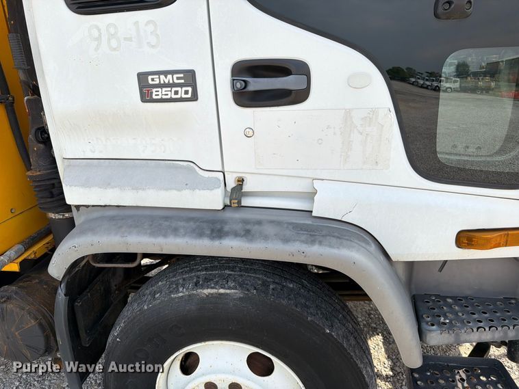 image for item FN5884 1998 GMC T7500 flatbed truck