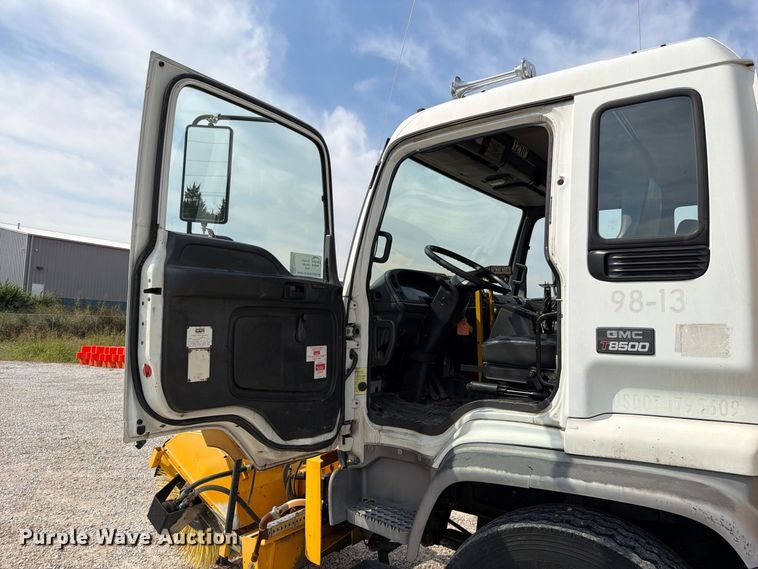 image for item FN5884 1998 GMC T7500 flatbed truck