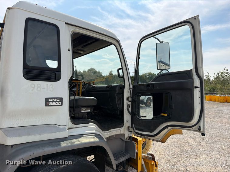 image for item FN5884 1998 GMC T7500 flatbed truck
