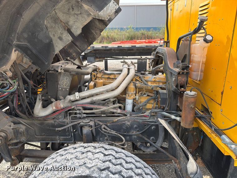 image for item FN5884 1998 GMC T7500 flatbed truck