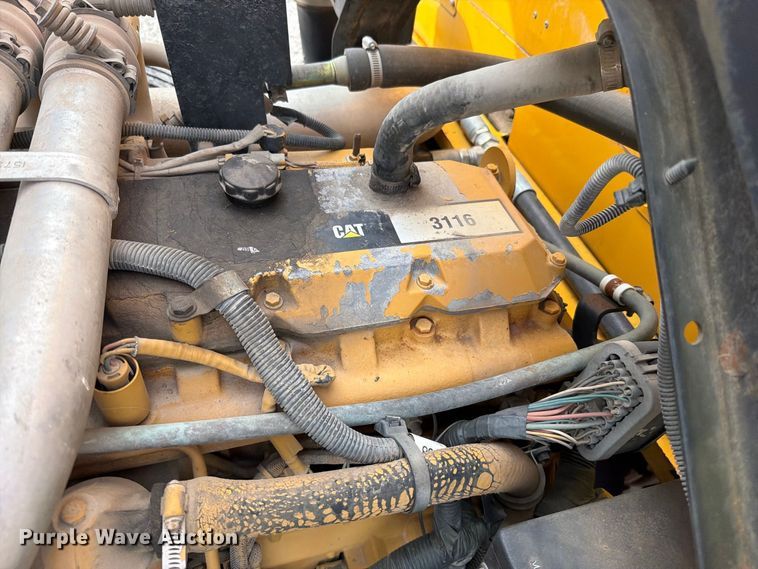 image for item FN5884 1998 GMC T7500 flatbed truck