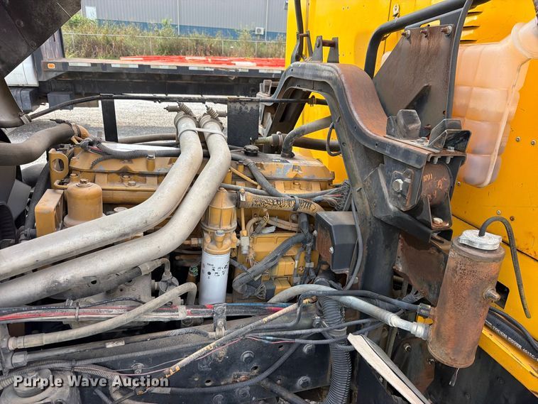 image for item FN5884 1998 GMC T7500 flatbed truck