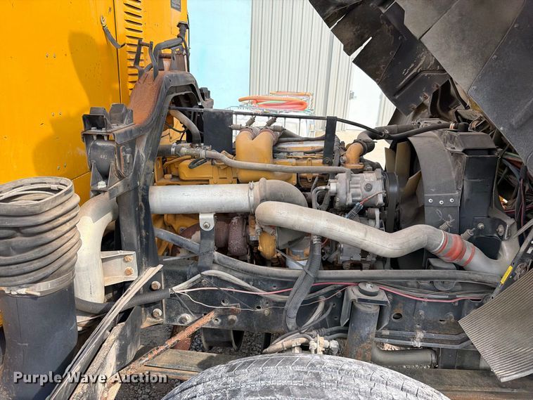 image for item FN5884 1998 GMC T7500 flatbed truck