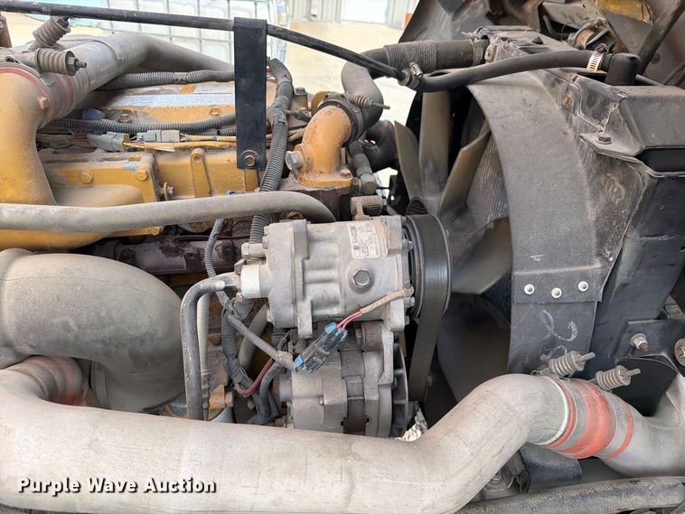image for item FN5884 1998 GMC T7500 flatbed truck