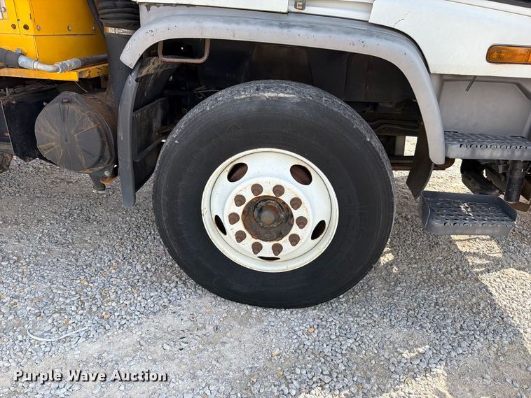 image for item FN5884 1998 GMC T7500 flatbed truck