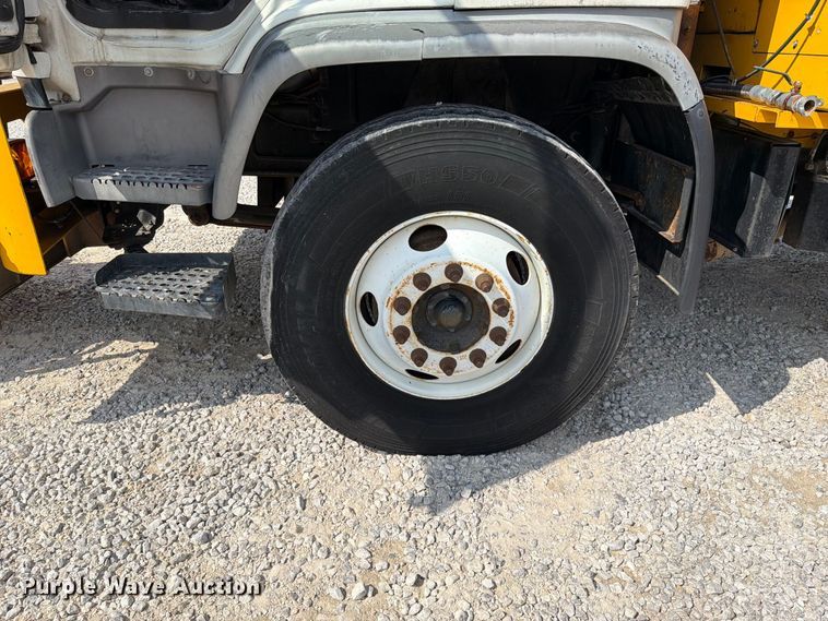 image for item FN5884 1998 GMC T7500 flatbed truck