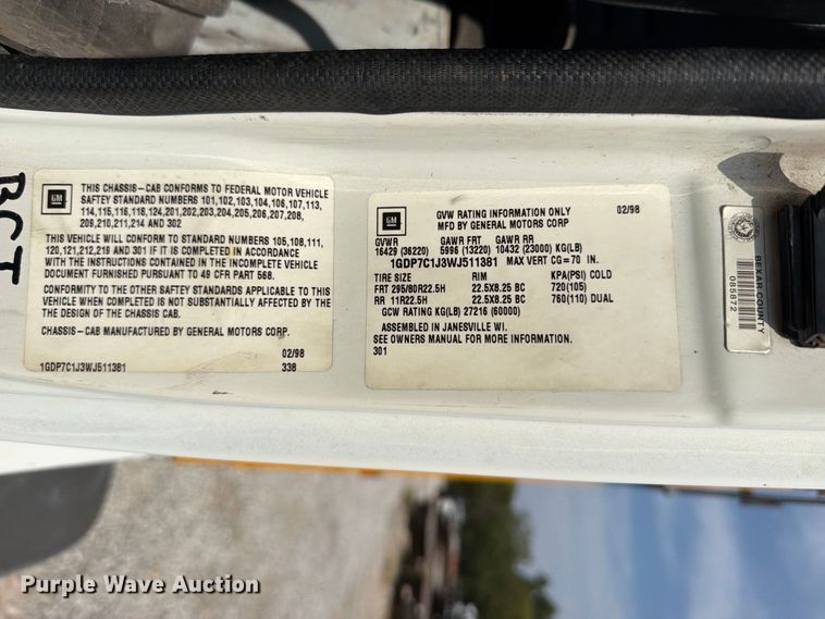 image for item FN5884 1998 GMC T7500 flatbed truck