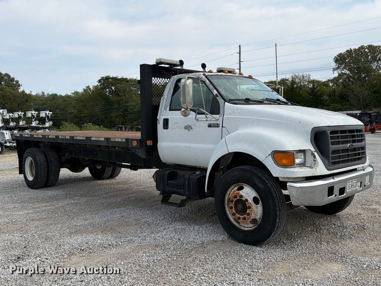 image for item FN5885 2000 Ford F-650 flatbed truck
