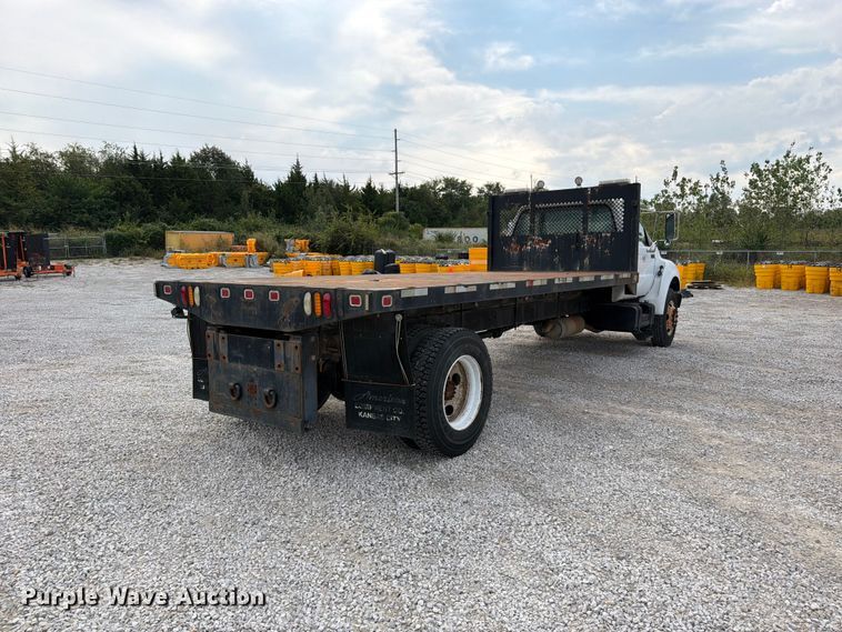 image for item FN5885 2000 Ford F-650 flatbed truck