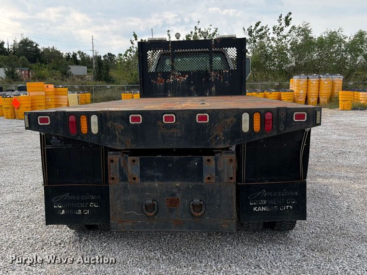 image for item FN5885 2000 Ford F-650 flatbed truck