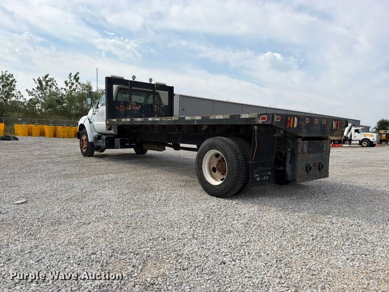image for item FN5885 2000 Ford F-650 flatbed truck
