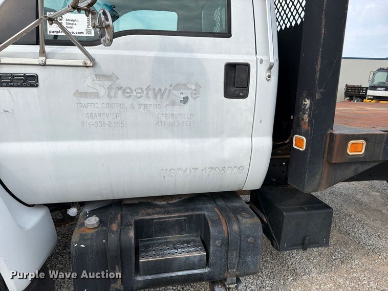 image for item FN5885 2000 Ford F-650 flatbed truck