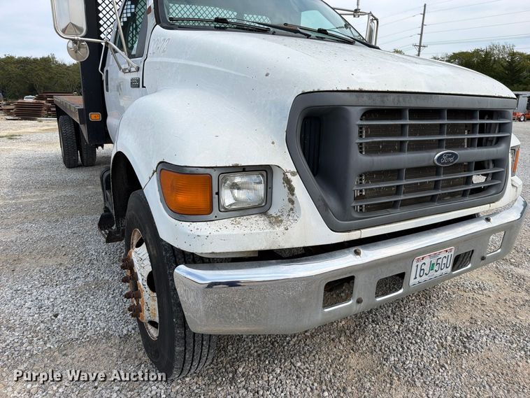 image for item FN5885 2000 Ford F-650 flatbed truck
