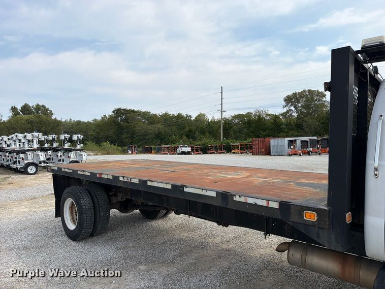 image for item FN5885 2000 Ford F-650 flatbed truck