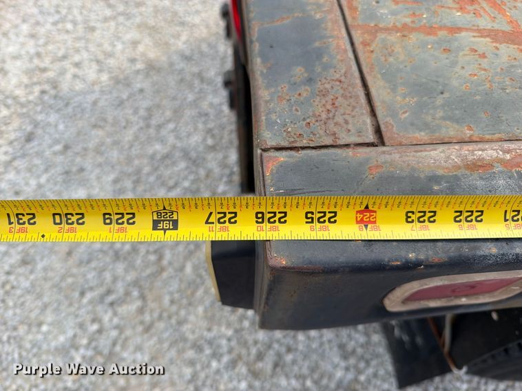 image for item FN5885 2000 Ford F-650 flatbed truck