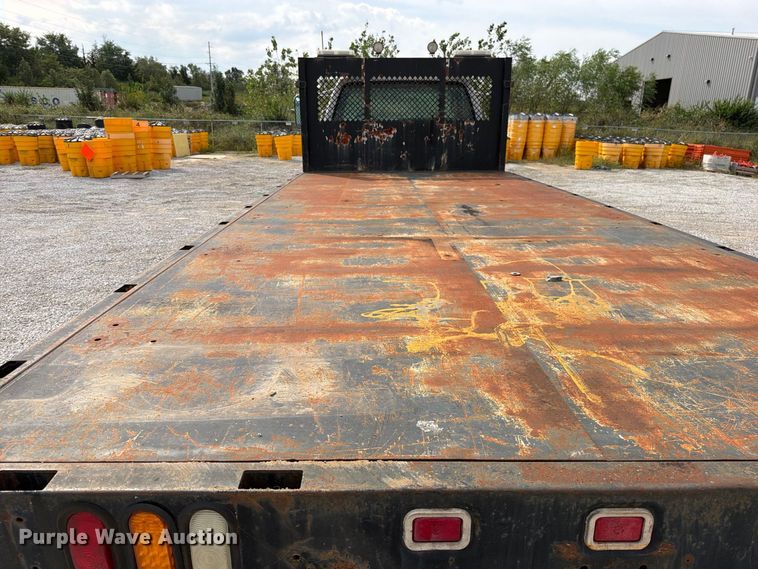 image for item FN5885 2000 Ford F-650 flatbed truck