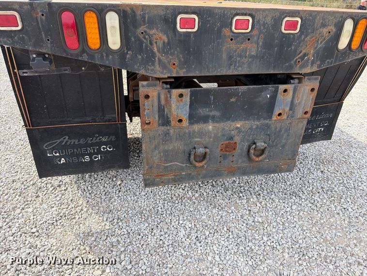 image for item FN5885 2000 Ford F-650 flatbed truck