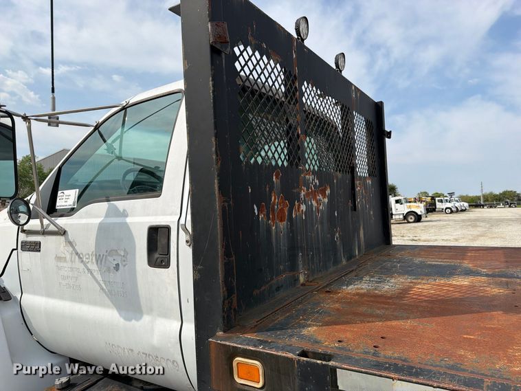 image for item FN5885 2000 Ford F-650 flatbed truck