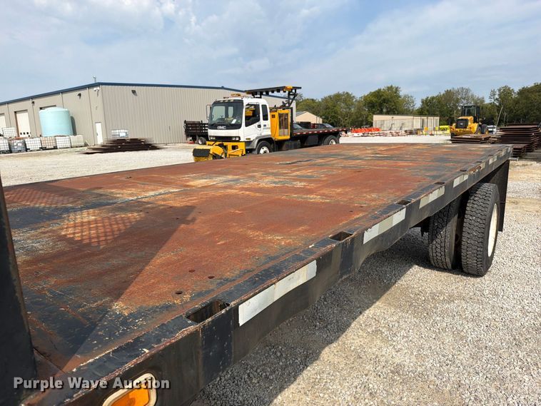 image for item FN5885 2000 Ford F-650 flatbed truck